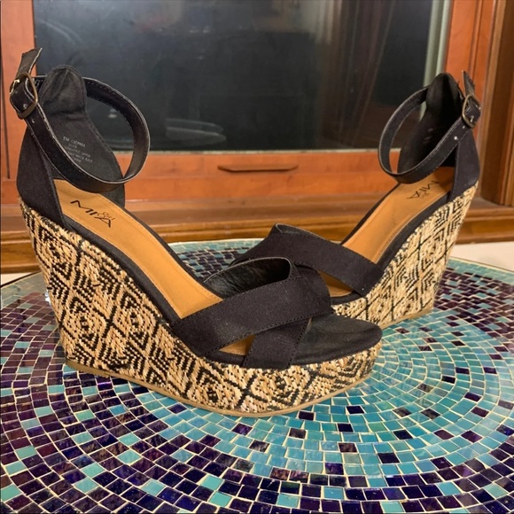 (SOLD) Black Printed Wedges - Picture 3 of 12